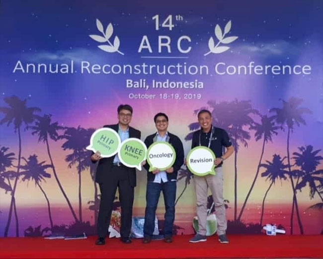 Exfellows of Professor Neil being awarded for scientific presentations recently in Bali